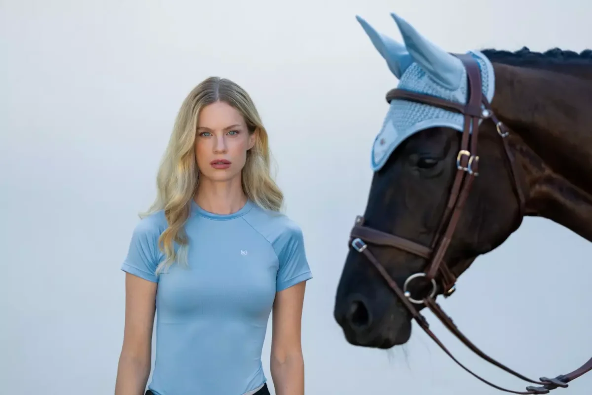 Equestrian Stockholm Modern Midsummer Blue Ørehette - Image 3